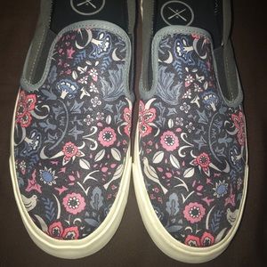 Inkkas slip on black blue pink floral birds 11